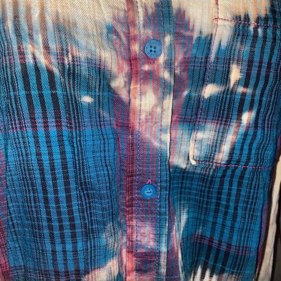 Bleached Flannel Top - Picture 4 of 11
